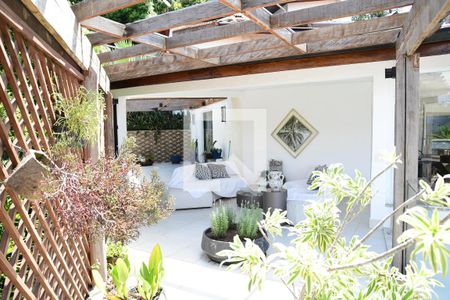 Casa para alugar com 699m², 4 quartos e 4 vagasÁrea externa