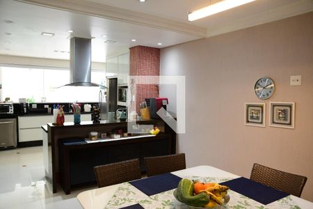 Casa para alugar com 699m², 4 quartos e 4 vagasCozinha