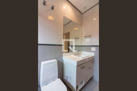 Casa de condomínio à venda com 705m², 5 quartos e 8 vagasBanheiro da Suíte 2