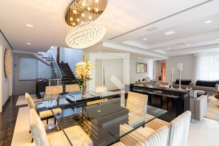 Casa de condomínio à venda com 705m², 5 quartos e 8 vagasCopa 