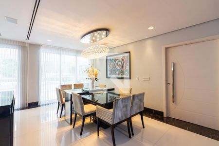 Casa de condomínio à venda com 705m², 5 quartos e 8 vagasCopa 