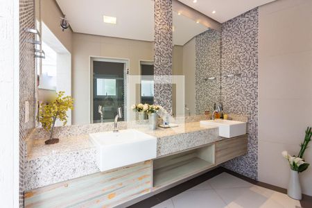 Casa de condomínio à venda com 705m², 5 quartos e 8 vagasBanheiro de Serviço