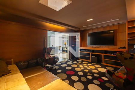 Casa de condomínio à venda com 705m², 5 quartos e 8 vagasSala de TV