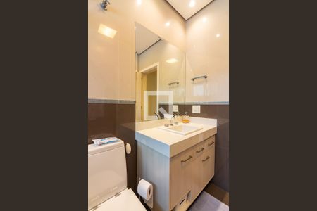 Casa de condomínio à venda com 705m², 5 quartos e 8 vagasBanheiro da Suíte 1