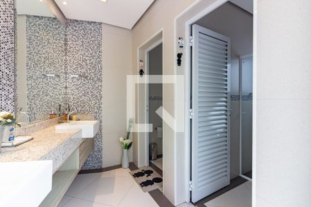 Casa de condomínio à venda com 705m², 5 quartos e 8 vagasBanheiro de Serviço