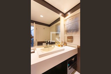 Casa de condomínio à venda com 705m², 5 quartos e 8 vagasLavabo