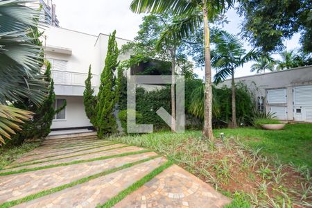 Casa de condomínio à venda com 705m², 5 quartos e 8 vagasFachada