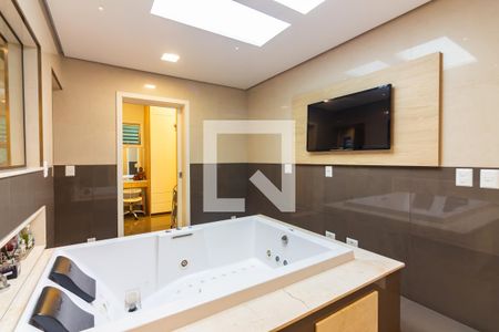 Casa de condomínio à venda com 705m², 5 quartos e 8 vagasBanheiro da Suíte 4