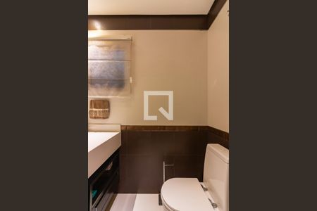 Casa de condomínio à venda com 705m², 5 quartos e 8 vagasLavabo