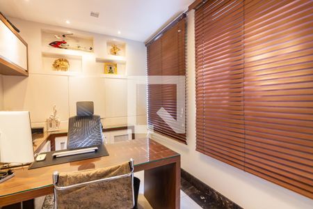 Casa de condomínio à venda com 705m², 5 quartos e 8 vagasEscritório