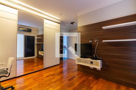 Casa de condomínio à venda com 705m², 5 quartos e 8 vagasSuíte 2