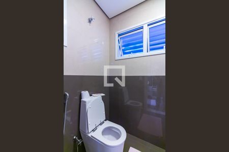 Casa de condomínio à venda com 705m², 5 quartos e 8 vagasBanheiro da Suíte 4