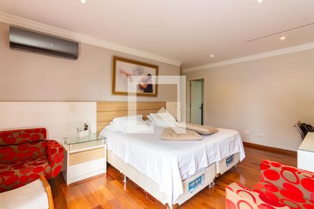 Casa de condomínio à venda com 705m², 5 quartos e 8 vagasSuíte 4