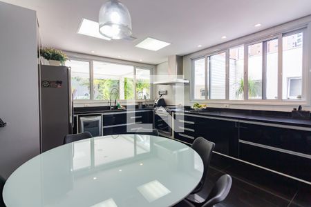 Casa de condomínio à venda com 705m², 5 quartos e 8 vagasCozinha