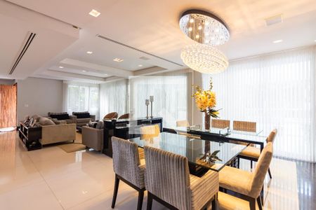 Casa de condomínio à venda com 705m², 5 quartos e 8 vagasCopa 