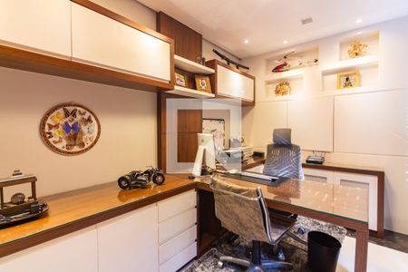 Casa de condomínio à venda com 705m², 5 quartos e 8 vagasEscritório