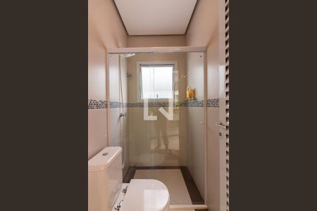 Casa de condomínio à venda com 705m², 5 quartos e 8 vagasBanheiro de Serviço