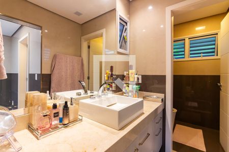 Casa de condomínio à venda com 705m², 5 quartos e 8 vagasBanheiro da Suíte 4