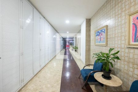 Hall de entrada de apartamento à venda com 2 quartos, 65m² em Bela Vista, São Paulo