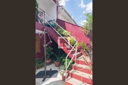 Casa à venda com 200m², 4 quartos e 2 vagasEscada