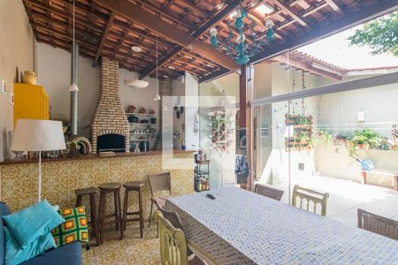 Casa à venda com 200m², 4 quartos e 2 vagasÁrea da Churrasqueira