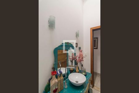 Casa à venda com 200m², 4 quartos e 2 vagasLavabo