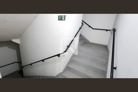 Apartamento para alugar com 49m², 1 quarto e 1 vaga Apartamento para alugar com 49m², 1 quarto e 1 vagaEscada
