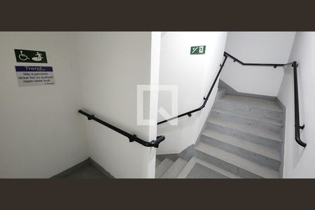 Apartamento para alugar com 49m², 1 quarto e 1 vaga Apartamento para alugar com 49m², 1 quarto e 1 vagaEscada