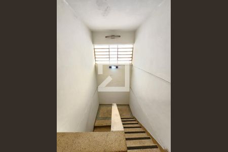 Casa à venda com 384m², 4 quartos e 4 vagasEscada