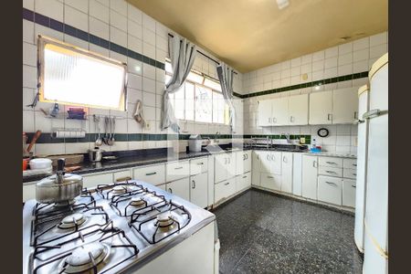 Casa à venda com 384m², 4 quartos e 4 vagasCozinha