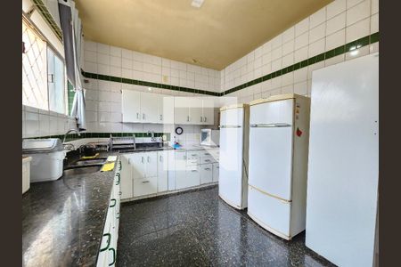 Casa à venda com 384m², 4 quartos e 4 vagasCozinha