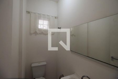 Lavabo de casa de condomínio para alugar com 2 quartos, 100m² em Vila Ema, São Paulo