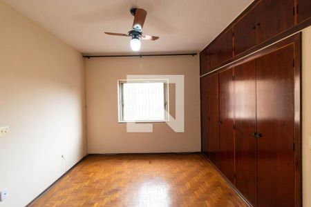 Casa à venda com 387m², 4 quartos e 2 vagasSuíte