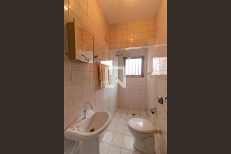 Casa à venda com 387m², 4 quartos e 2 vagasBanheiro da Casa 02