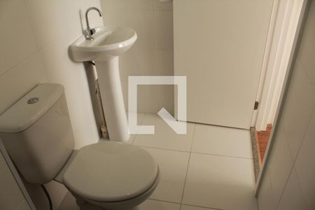 Banheiro de apartamento para alugar com 1 quarto, 28m² em Bom Retiro, São Paulo