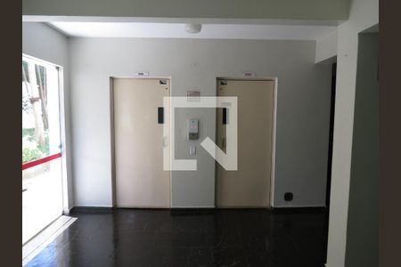 Apartamento para alugar com 50m², 2 quartos e 1 vagaElevadores