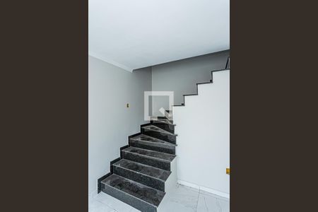 Escada de casa à venda com 2 quartos, 73m² em Parque Sao Domingos, São Paulo