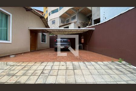 Casa à venda com 170m², 3 quartos e 5 vagas Casa à venda com 170m², 3 quartos e 5 vagasGaragem