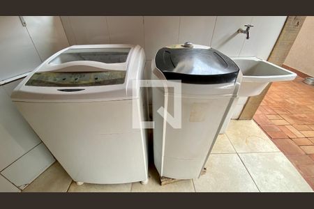 Casa à venda com 170m², 3 quartos e 5 vagas Casa à venda com 170m², 3 quartos e 5 vagasÁrea de Serviço