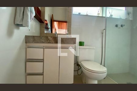 Casa à venda com 170m², 3 quartos e 5 vagas Casa à venda com 170m², 3 quartos e 5 vagasBanheiro Social