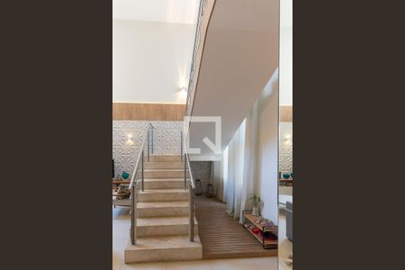 Escada da Sala de casa de condomínio à venda com 3 quartos, 238m² em Jardim Nova Europa, Campinas