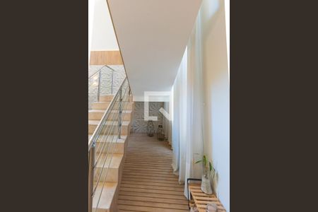 Escada da Sala de casa de condomínio à venda com 3 quartos, 238m² em Jardim Nova Europa, Campinas