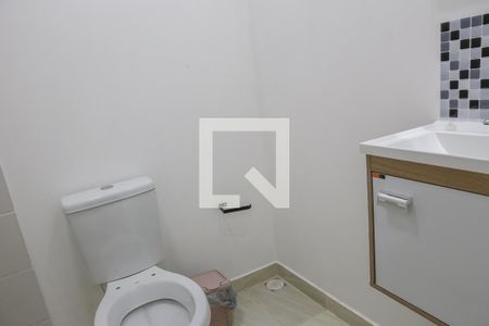 Banheiro de kitnet/studio para alugar com 1 quarto, 18m² em Lapa, São Paulo