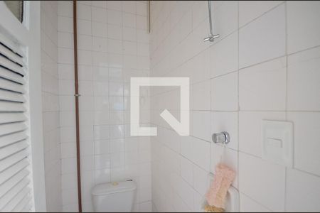 Apartamento à venda com 74m², 2 quartos e sem vaga Apartamento à venda com 74m², 2 quartos e sem vagaBanheiro de Serviço