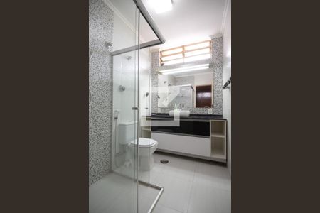 Casa à venda com 230m², 3 quartos e 3 vagasBanheiro Suíte 1