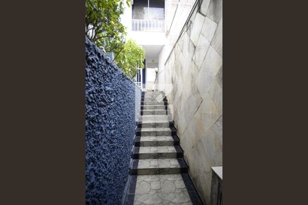 Casa à venda com 230m², 3 quartos e 3 vagasEscada