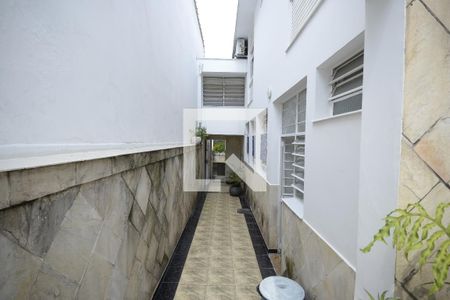 Casa à venda com 230m², 3 quartos e 3 vagasCorredor