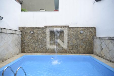 Casa à venda com 230m², 3 quartos e 3 vagasPiscina/ Churrasqueira