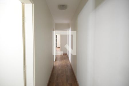 Casa à venda com 230m², 3 quartos e 3 vagasCorredor