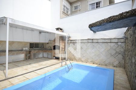 Casa à venda com 230m², 3 quartos e 3 vagasPiscina/ Churrasqueira